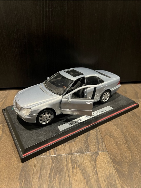 Maisto Other - 1:18 Maisto Mercedes-Benz S500 (W220) Dealer Edition Promotional Model